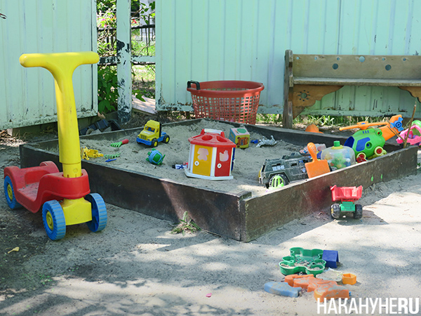 Песочница с игрушками(2023)|Фото: Накануне.RU