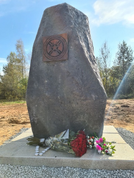 Мемориал на месте гибели Евгения Пригожина.(2023)|Фото: t.me/razgruzka_vagnera