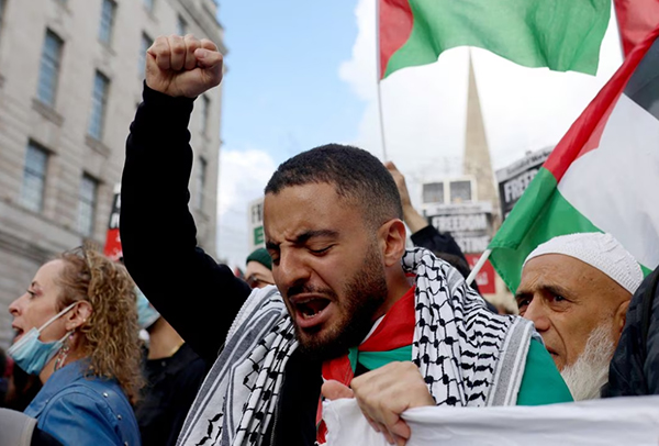Демонстранты протестуют в знак солидарности с палестинцами на фоне продолжающегося конфликта между Израилем и Палестиной (Лондон, Великобритания, 14 октября 2023 г.)(2023)|Фото: Reuters/Susannah Ireland