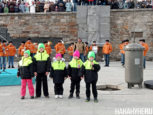 Дети на церемонии в честь закладки капсулы времени-2073 с посланием для жителей Екатеринбурга(2023)|Фото: Накануне.RU