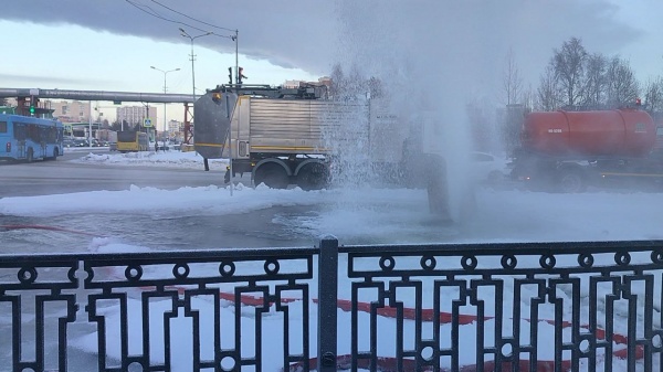 коммунальная авария, фонтан горячей воды, порыв трубопровода(2023)|Фото: gvk86.ru