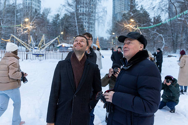 Алексей Вихарев и Алексей Орлов в парке "Уралмаш" в Екатеринбурге(2024)|Фото: пресс-служба депутата Алексея Вихарева