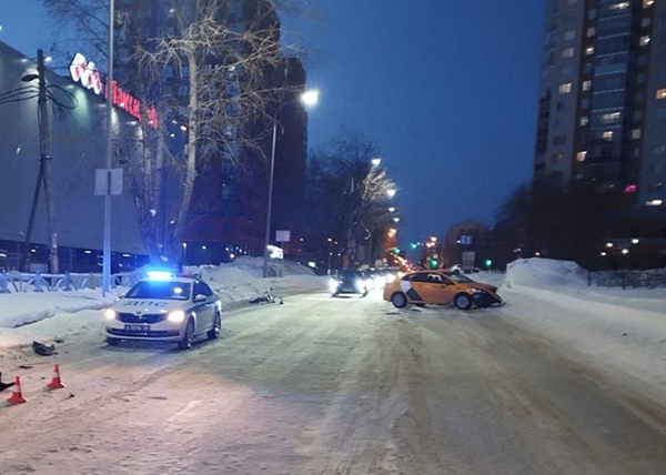 ДТП в Екатеринбурге на ул.Большакова напротив дома 22/1(2024)|Фото: пресс-служба Госавтоинспекции Свердловской области