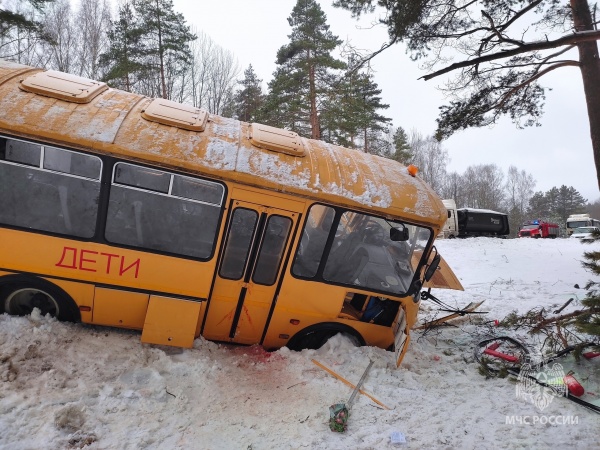 ДТП со школьным автобусом.(2024)|Фото: пресс-служба МЧС России