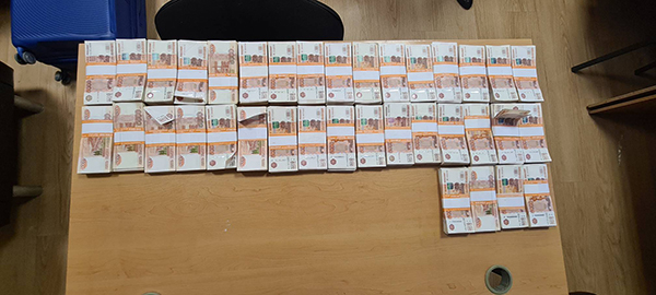 Деньги, изъятые у пассажира в аэропорту Кольцово(2024)|Фото: пресс-служба Уральского таможенного управления