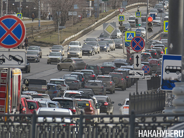 Автомобильная пробка в центре Екатеринбурга(2024)|Фото: Накануне.RU