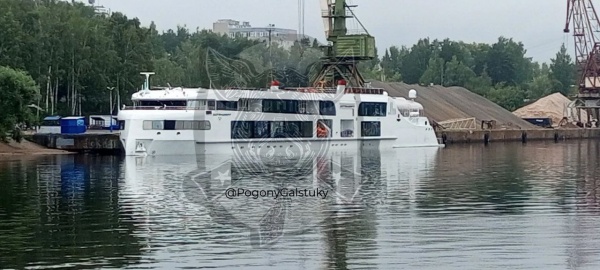 В Пермском крае заметили яхту "Штандарт"(2024)|Фото: t.me/PogonyGalstuky/Погоны и галстуки