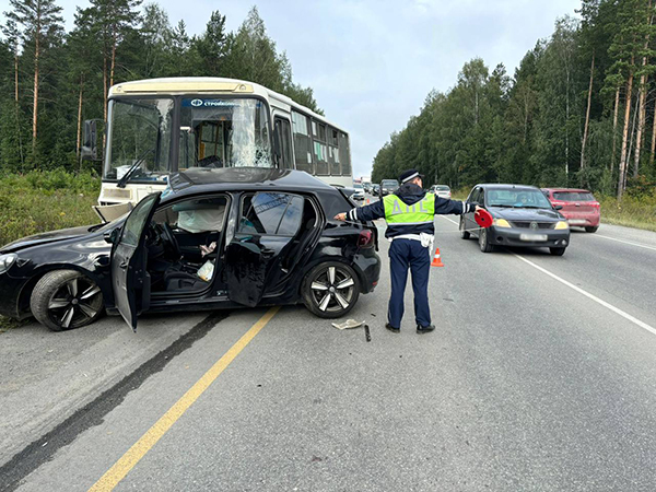 ДТП на 7 км автодороги "Первоуральск - Шаля"(2024)|Фото: пресс-служба Госавтоинспекции Свердловской области