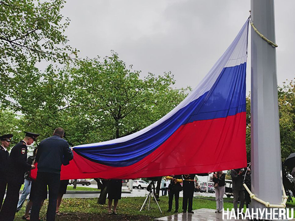 30-метровый флагшток в Екатеринбурге(2024)|Фото: Накануне.RU