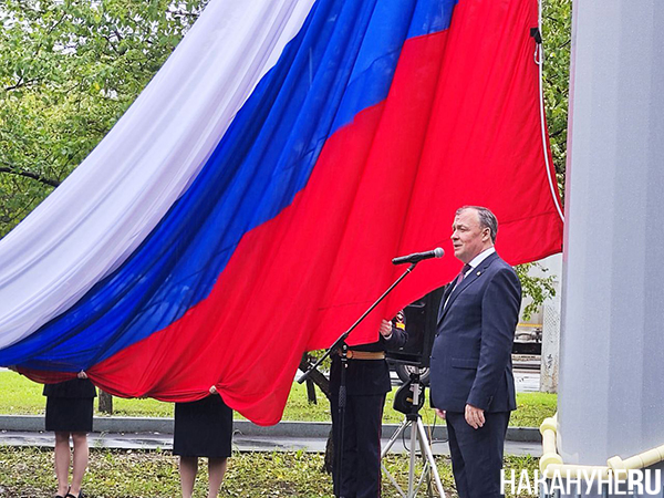 Алексей Орлов на церемонии открытия 30-метрового флагштока в Екатеринбурге(2024)|Фото: Накануне.RU