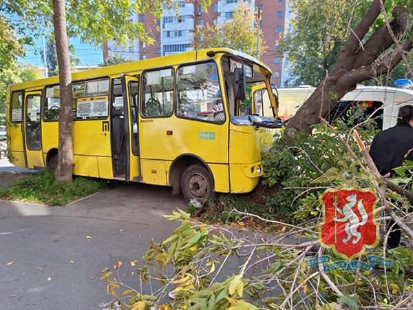 ДТП на перекрестке ул. 8 Марта - Фурманова в Екатеринбурге(2024)|Фото: пресс-служба Госавтоинспекции Свердловской области