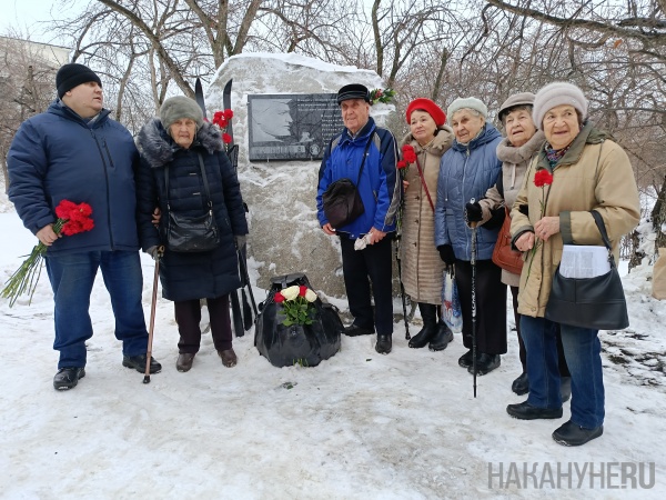 Возложение цветов к памятнику группе Дятлова в Екатеринбурге(2025)|Фото: Накануне.RU