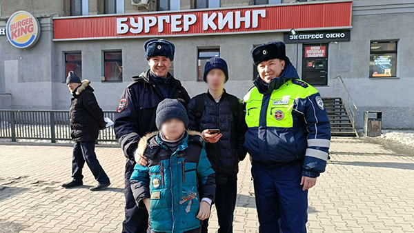 В Екатеринбурге полицейские нашли пропавшего 8-летнего ребенка(2025)|Фото: УМВД по Екатеринбургу