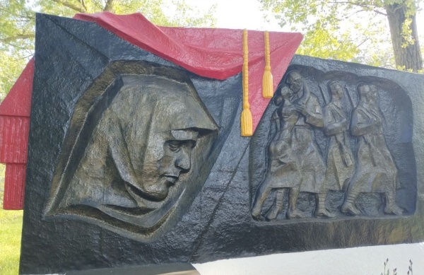 Бойцы Тюменской области отреставрировали памятник героям Великой Отечественной войны на освобожденной территории(2025)|Фото: Информационный центр Правительства Тюменской области