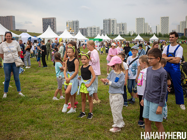 День строителя в Академическом районе Екатеринбурга(2025)|Фото: Накануне.RU День строителя в Академическом районе Екатеринбурга(2025)|Фото: Накануне.RU