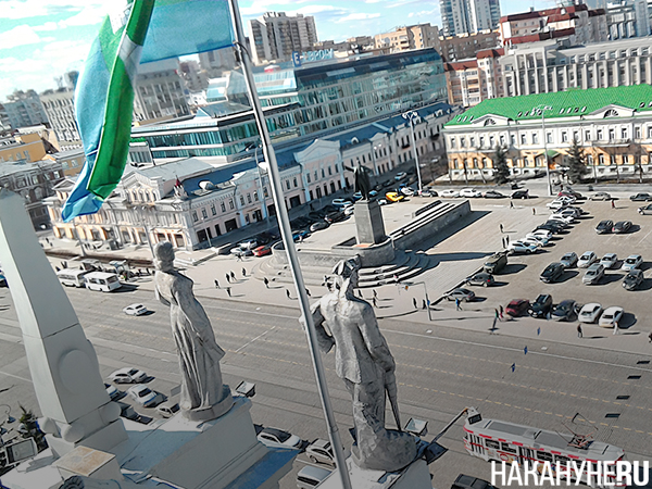 Вид на площадь 1905 года со здания Администрации Екатеринбурга(2019)|Фото: Накануне.RU