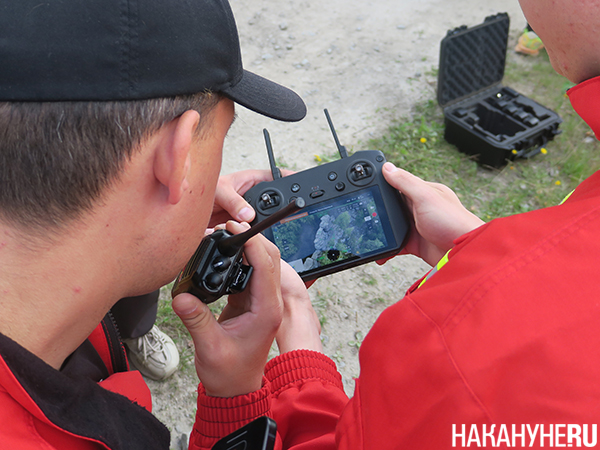 Запуск дрона во время поисково-спасательных работ "РМК Поиск" на скалах "Чёртово городище" близ Екатеринбурга(2025)|Фото: Накануне.RU