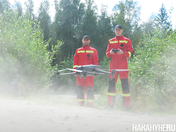 Запуск дрона во время поисково-спасательных работ "РМК Поиск" на скалах "Чёртово городище" близ Екатеринбурга(2025)|Фото: Накануне.RU