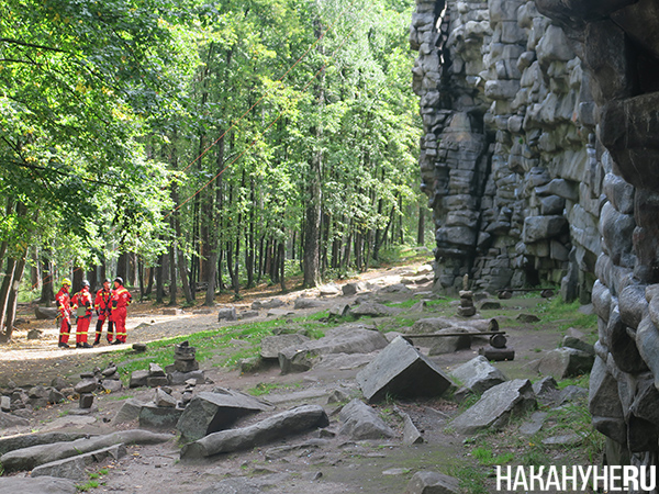 Поисково-спасательные работы "РМК Поиск" на скалах "Чёртово городище" близ Екатеринбурга(2025)|Фото: Накануне.RU