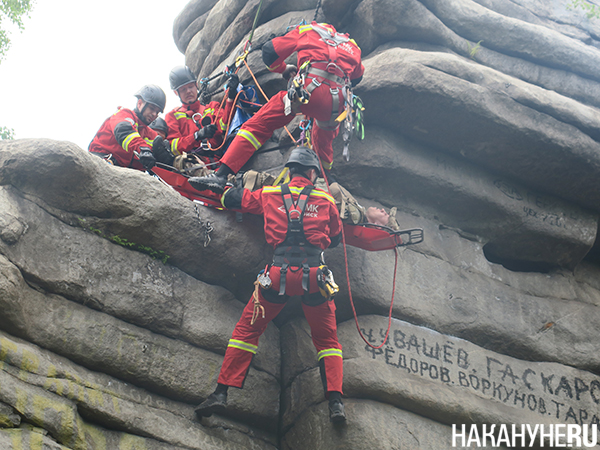 Поисково-спасательные работы "РМК Поиск" на скалах "Чёртово городище" близ Екатеринбурга(2025)|Фото: Накануне.RU