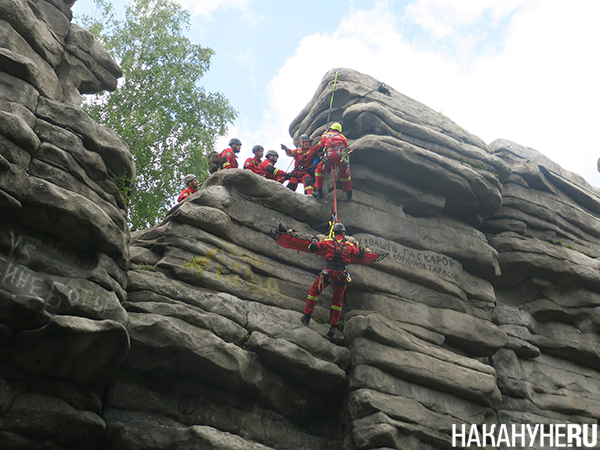 Поисково-спасательные работы "РМК Поиск" на скалах "Чёртово городище" близ Екатеринбурга(2025)|Фото: Накануне.RU