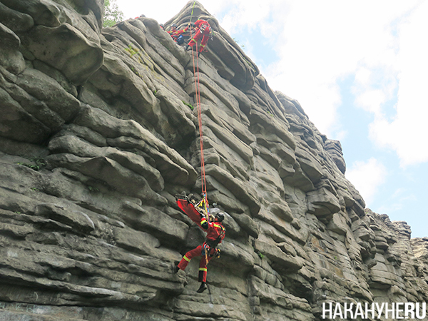 Поисково-спасательные работы "РМК Поиск" на скалах "Чёртово городище" близ Екатеринбурга(2025)|Фото: Накануне.RU