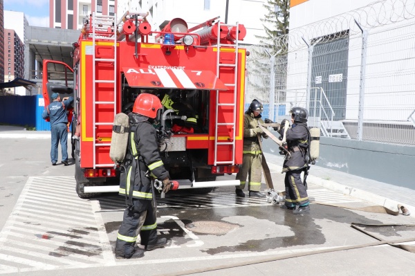 В Екатеринбурге провели масштабные противопожарные учения на новой насосной станции №5(2025)|Фото: Пресс-служба Екатеринбургской теплосетевой компании