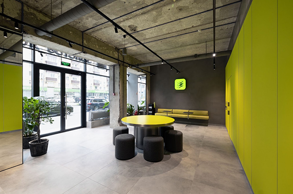 Один из пунктов выдачи заказов компании "Золотое яблоко" в Москве(2025)|Фото: пресс-служба компании "Золотое яблоко"