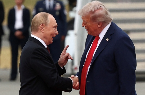  ,  (2025)|: Kevin Lamarque / Reuters