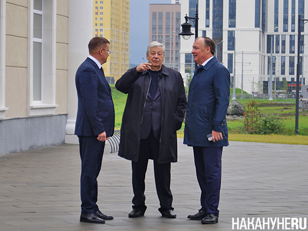 Аркадий Чернецкий и Алексей Орлов во время открытия администрации Академического района Екатеринбурга(2025)|Фото: Накануне.RU