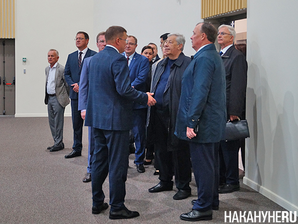 Алексей Орлов и Аркадий Чернецкий во время открытия администрации Академического района Екатеринбурга(2025)|Фото: Накануне.RU