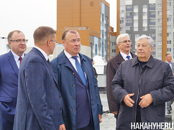 Алексей Орлов, Михаил Матвеев и Аркадий Чернецкий во время открытия администрации Академического района Екатеринбурга(2025)|Фото: Накануне.RU