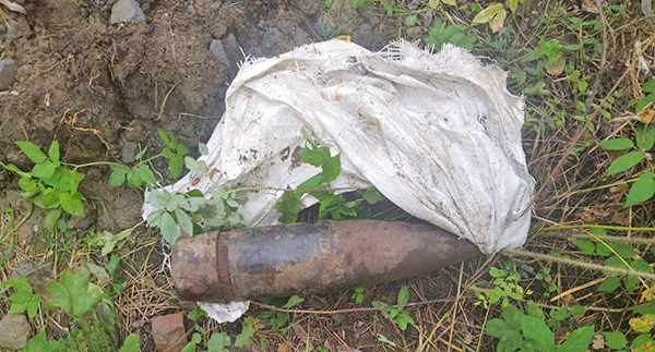 Артиллерийский снаряд, обнаруженный в лесном массиве вдоль Серовского тракта(2025)|Фото: пресс-служба Управления Росгвардии по Свердловской области