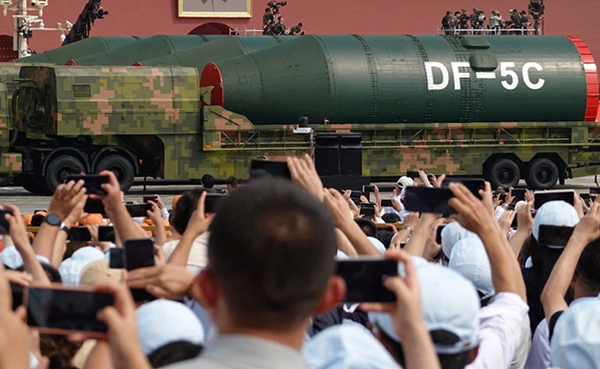     DF-5C     80-              (,  )(2025)|: Go Nakamura / Reuters