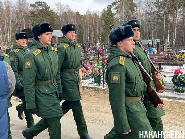 похороны военкора Ивана Зуева(2025)|Фото: Накануне.RU похороны военкора Ивана Зуева(2025)|Фото: Накануне.RU