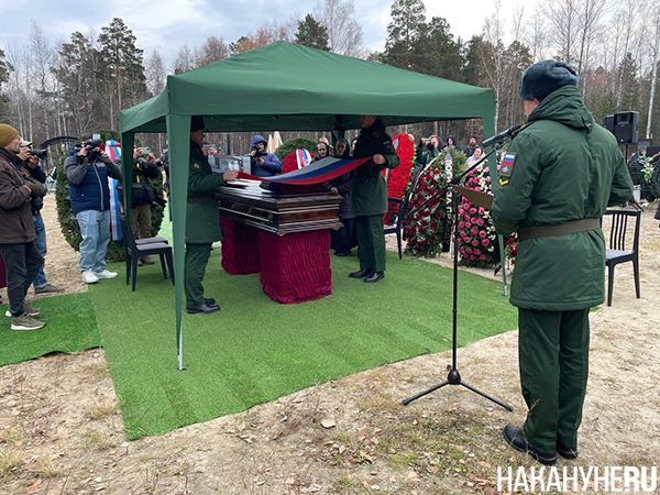 похороны военкора Ивана Зуева(2025)|Фото: Накануне.RU похороны военкора Ивана Зуева(2025)|Фото: Накануне.RU