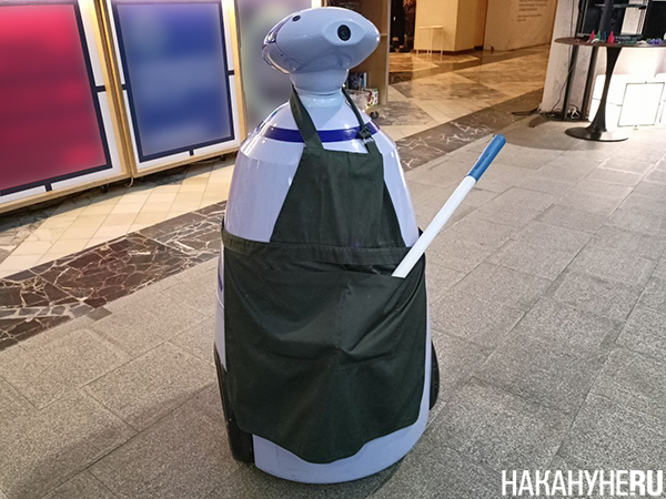 Робот-уборщик в одном из павильонов на ВДНХ в Москве(2025)|Фото: Накануне.RU Робот-уборщик в одном из павильонов на ВДНХ в Москве(2025)|Фото: Накануне.RU