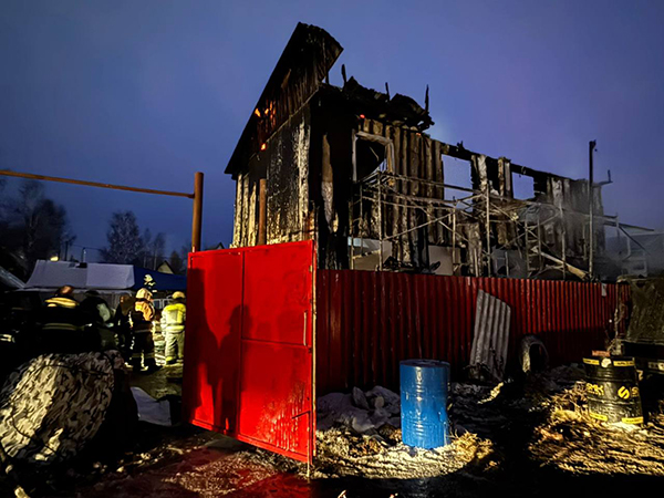         " 1" .(2025)|:      -    