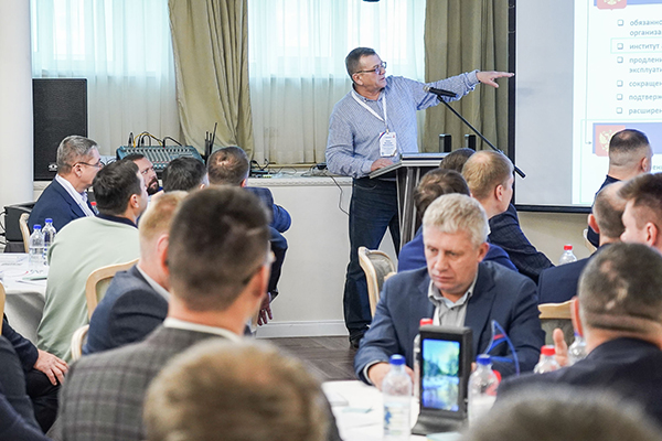 -              ""(2025)|:  "-"