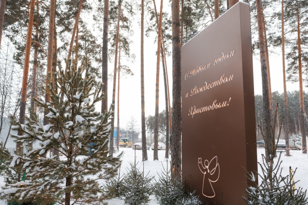 Стела в спортивном квартале "Архангел Михаил" в Екатеринбурге(2025)|Фото: Андрей Фомин