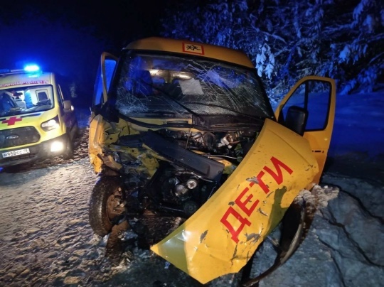 ДТП с участием школьного микроавтобуса в Удмуртии(2025)|Фото: Госавтоинспекция Удмуртии