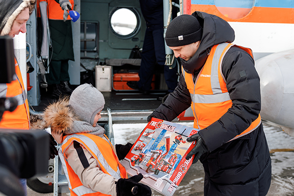 Экскурсия для 6-летнего Димы в аэропорту Кольцово от "РМК Поиск"(2026)|Фото: Алексей Варзегов