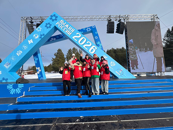 Волонтеры Алексея Вихарева на региональном старте "Лыжня России - 2026" в Сысерти(2026)|Фото: Волонтерский центр Алексея Вихарева