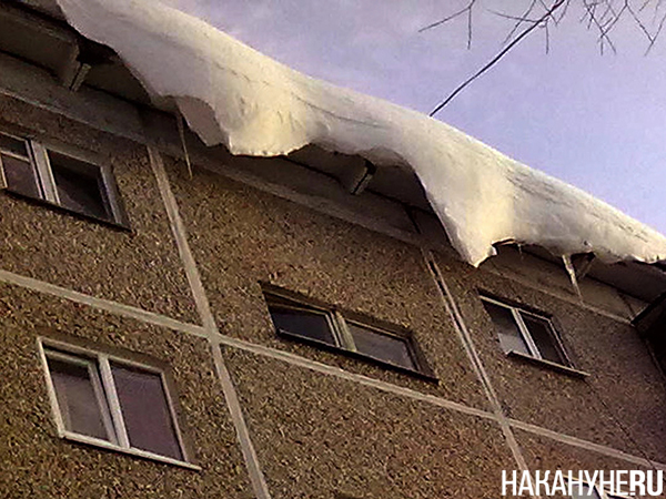 Снег на крыше дома(2011)|Фото: Накануне.RU