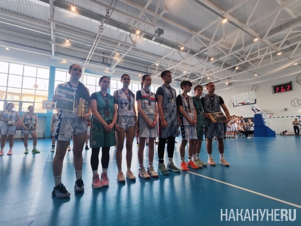 Награждение лучших игроков регионального этапа КЭС-БАСКЕТ 2025-26 в Екатеринбурге(2026)|Фото: Накануне.RU Награждение лучших игроков регионального этапа КЭС-БАСКЕТ 2025-26 в Екатеринбурге(2026)|Фото: Накануне.RU