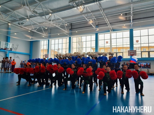 Группа поддержки на КЭС-БАСКЕТ в Екатеринбурге(2026)|Фото: Накануне.RU Группа поддержки на КЭС-БАСКЕТ в Екатеринбурге(2026)|Фото: Накануне.RU