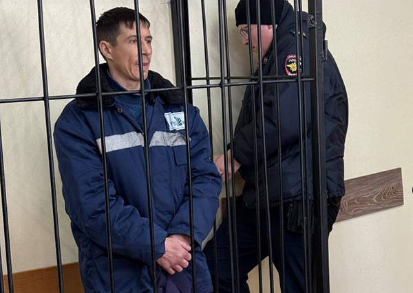 Обвиняемый в убийстве медсестры в Рефтинском Сергей Блискунов в суде(2026)|Фото: Асбестовский городской суд