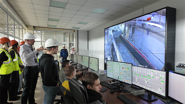 Атом показал будущим строителям, как в регионе производят стройматериалы(2026)|Фото: пресс-служба "Атомстройкомплекс"