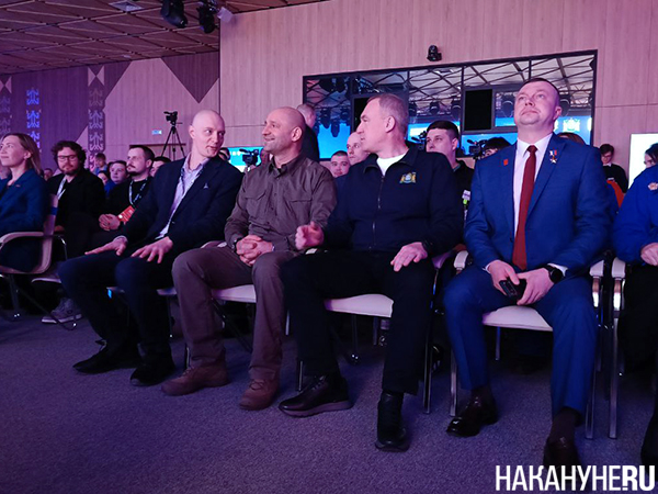 Артем Жога и Руслан Кухарук на V окружном форуме "Патриоты Урала" в Ханты-Мансийске(2026)|Фото: Накануне.RU