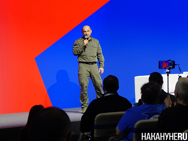 Артем Жога на пленарной сессии V окружного форума "Патриоты Урала" в Ханты-Мансийске(2026)|Фото: Накануне.RU Артем Жога на пленарной сессии V окружного форума "Патриоты Урала" в Ханты-Мансийске(2026)|Фото: Накануне.RU